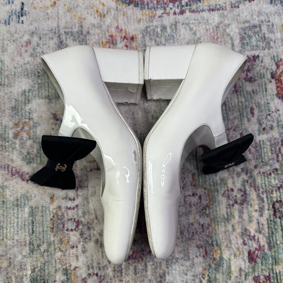 Chanel Patent Mary Jane CC Bow Pumps - Picture 13 of 16